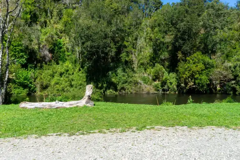 Acceso directo al río y áreas verdes comunes para propietarios
